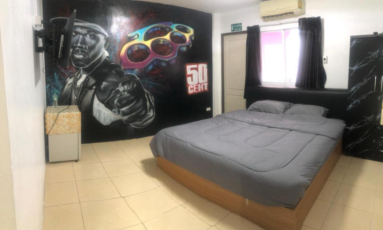 Bonkers Guesthouse Pattaya Ngoại thất bức ảnh