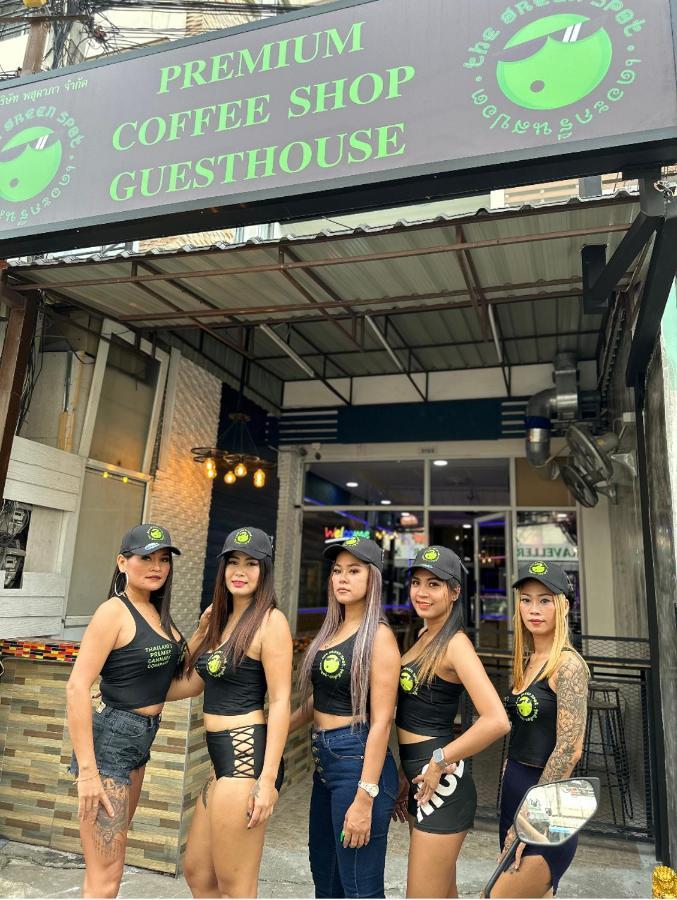 Bonkers Guesthouse Pattaya Ngoại thất bức ảnh