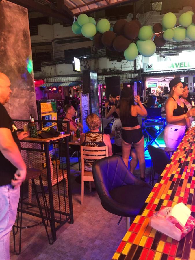 Bonkers Guesthouse Pattaya Ngoại thất bức ảnh