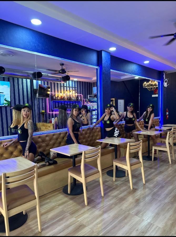 Bonkers Guesthouse Pattaya Ngoại thất bức ảnh